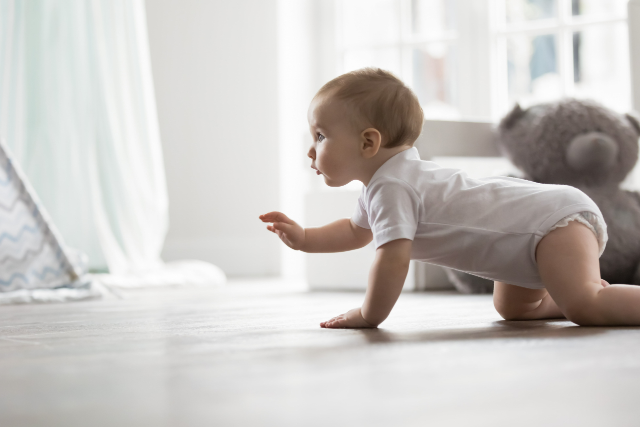 A baba mozgásfejlődése: Az első lépésektől az önálló járásig